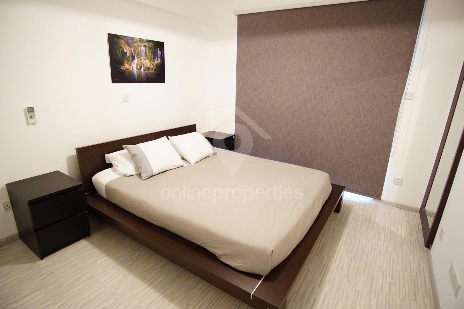 To change image, hover mouse over thumbnails below