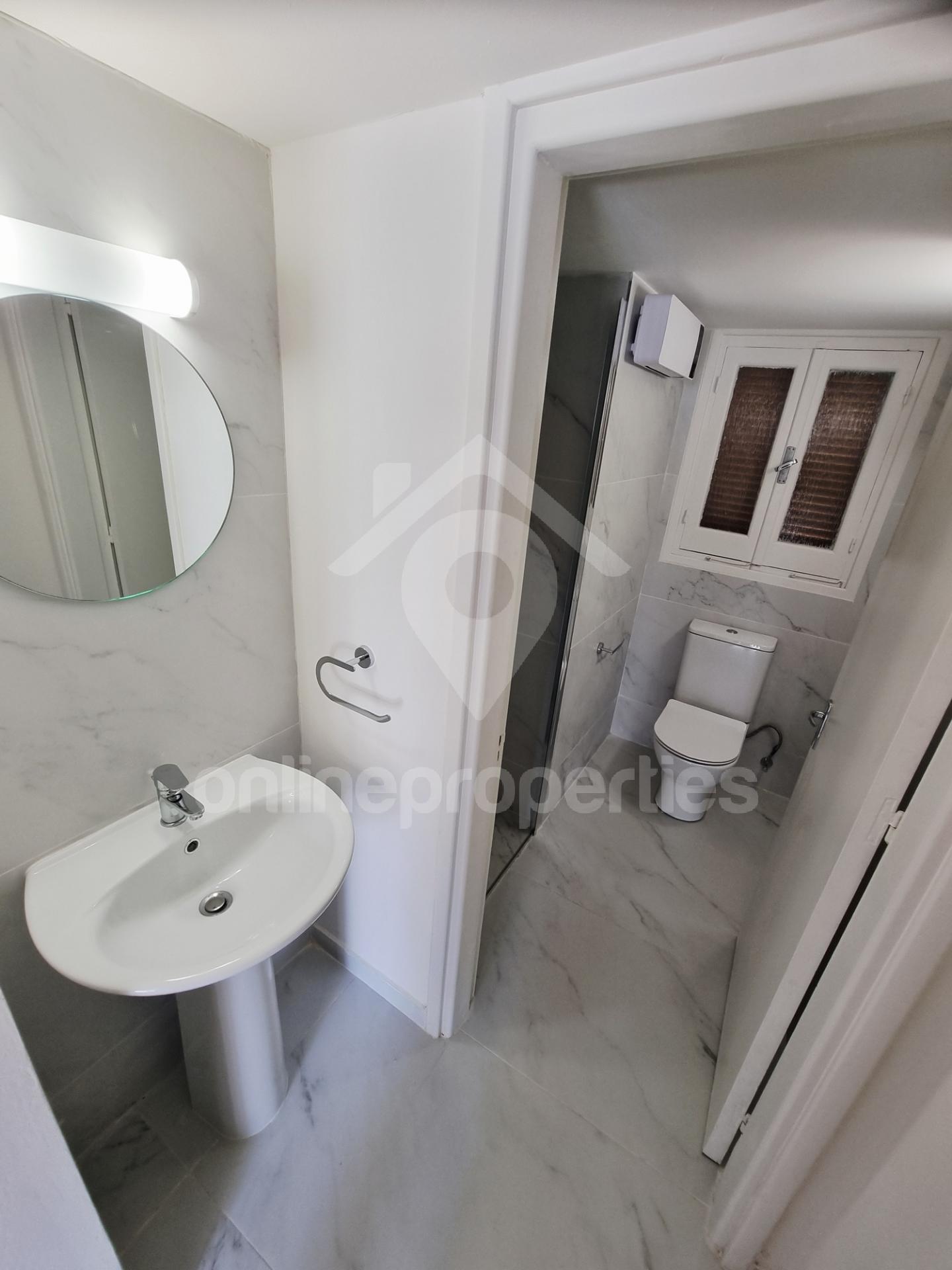 To change image, hover mouse over thumbnails below