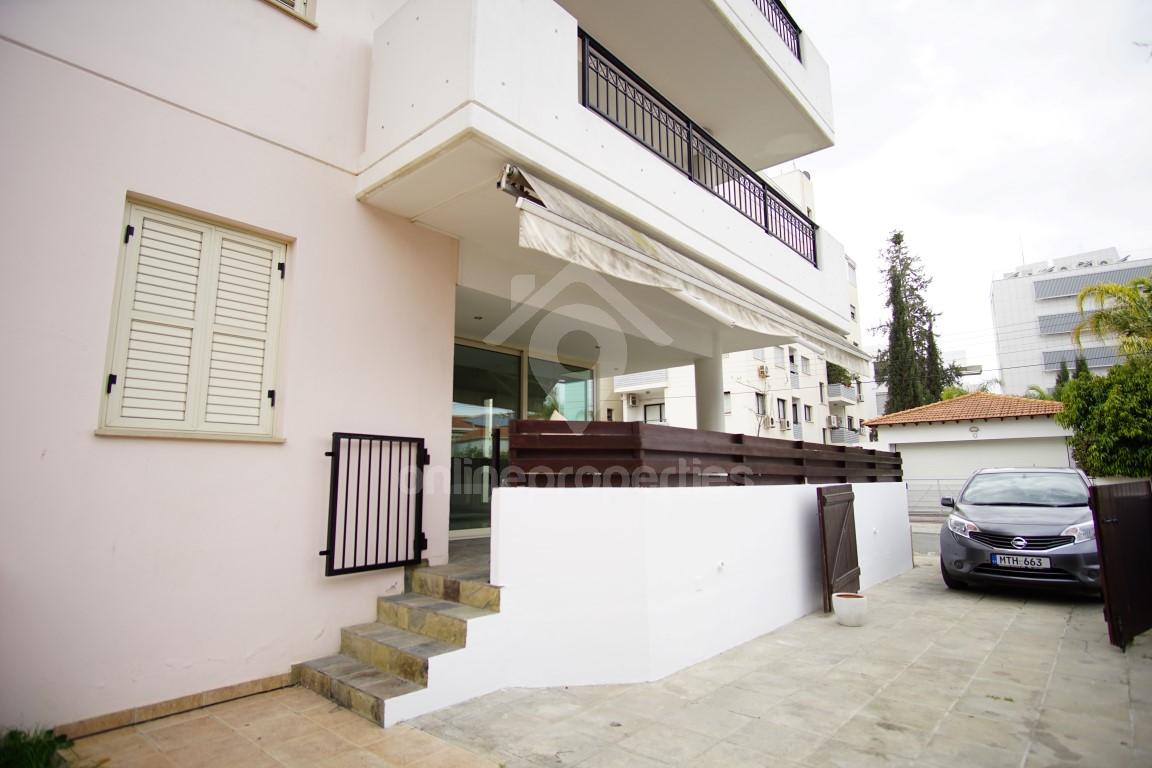 To change image, hover mouse over thumbnails below