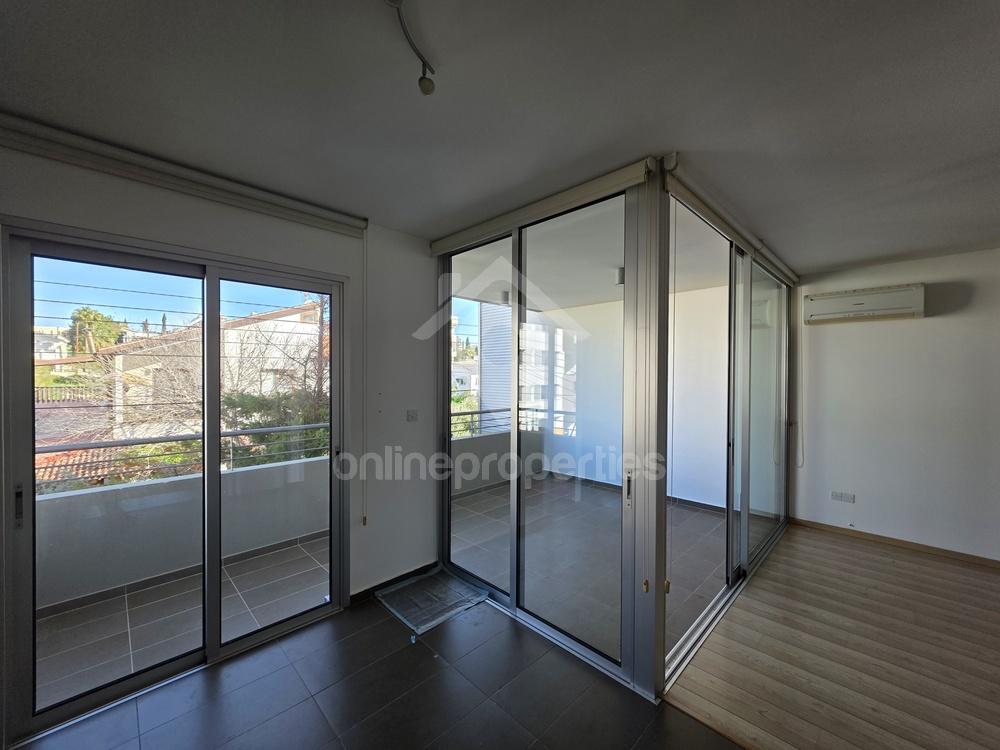 To change image, hover mouse over thumbnails below