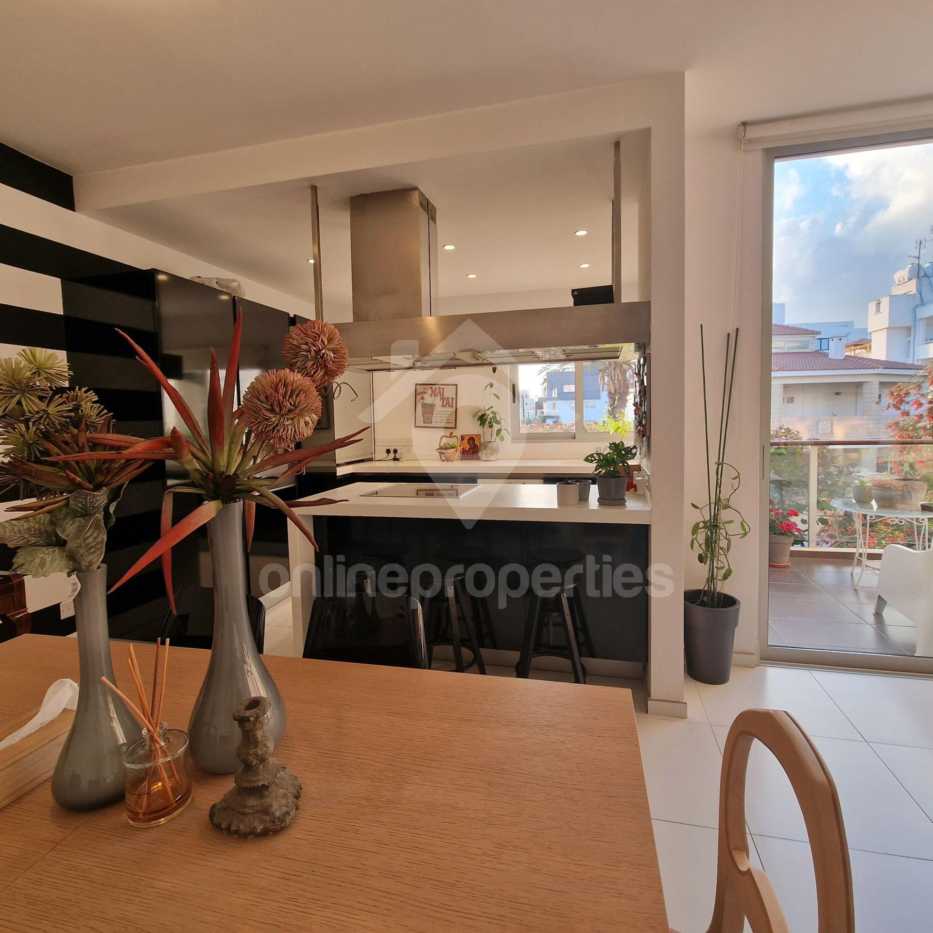 To change image, hover mouse over thumbnails below