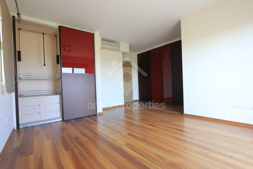 To change image, hover mouse over thumbnails below