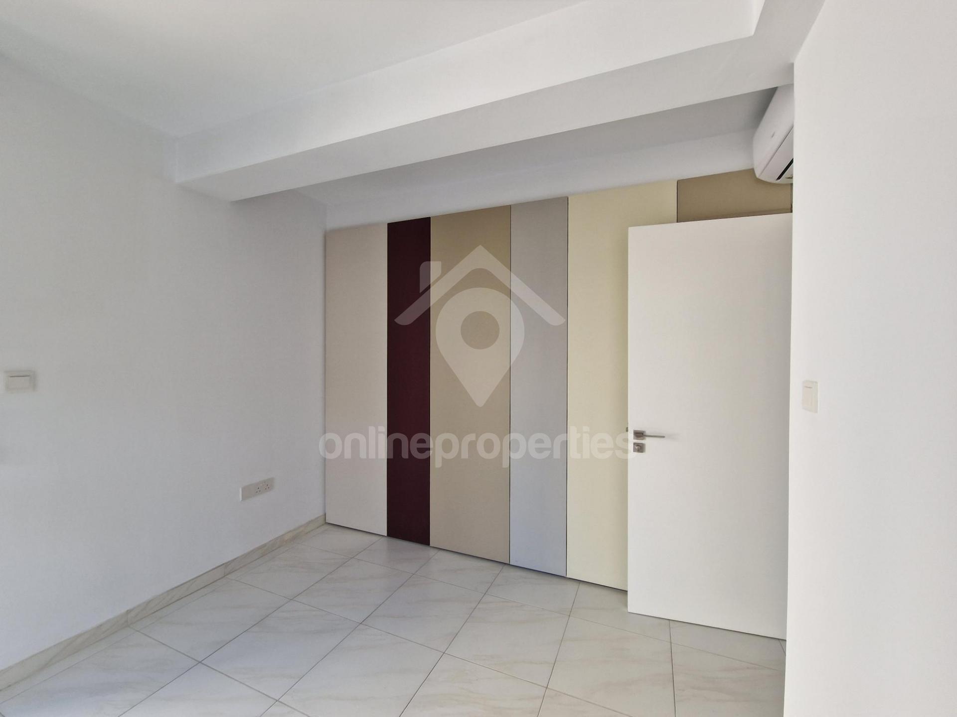 To change image, hover mouse over thumbnails below