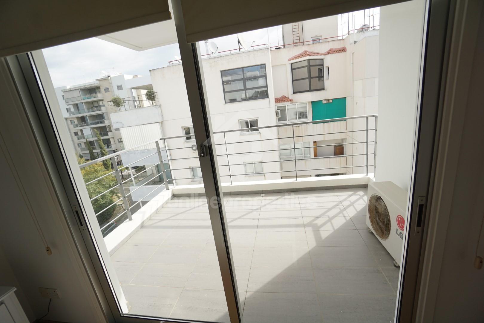 To change image, hover mouse over thumbnails below