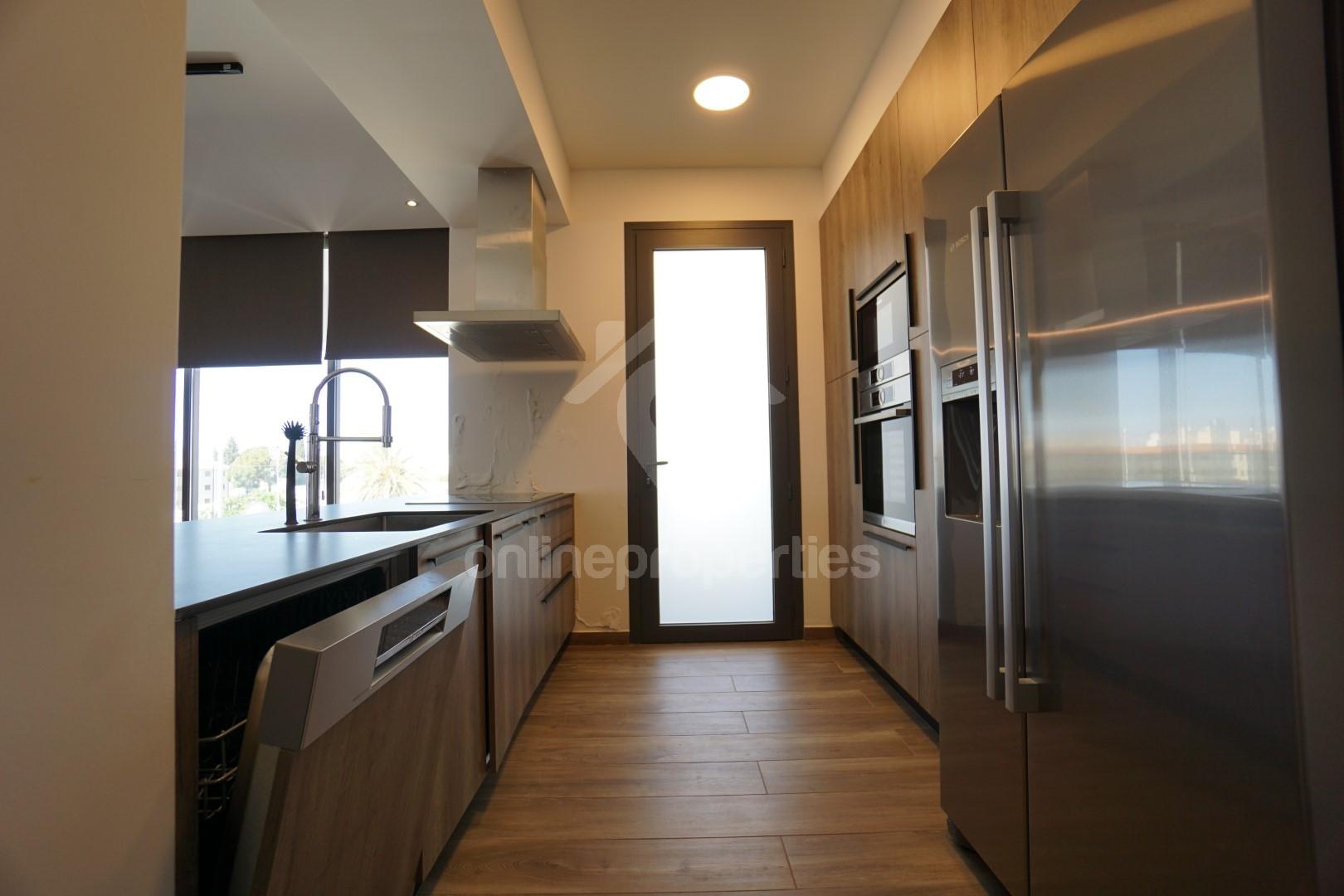 To change image, hover mouse over thumbnails below