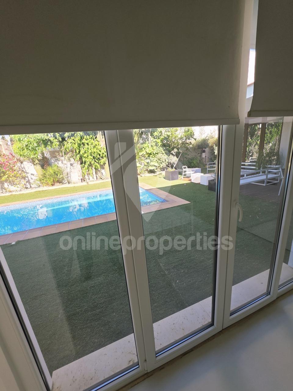 To change image, hover mouse over thumbnails below