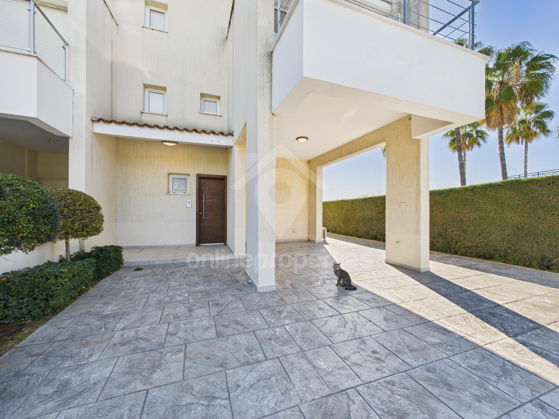 To change image, hover mouse over thumbnails below