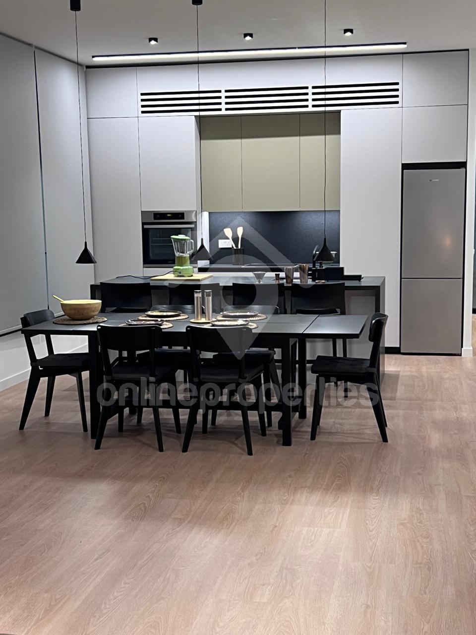 To change image, hover mouse over thumbnails below