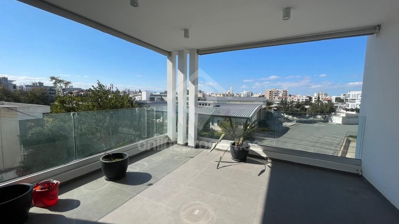 To change image, hover mouse over thumbnails below