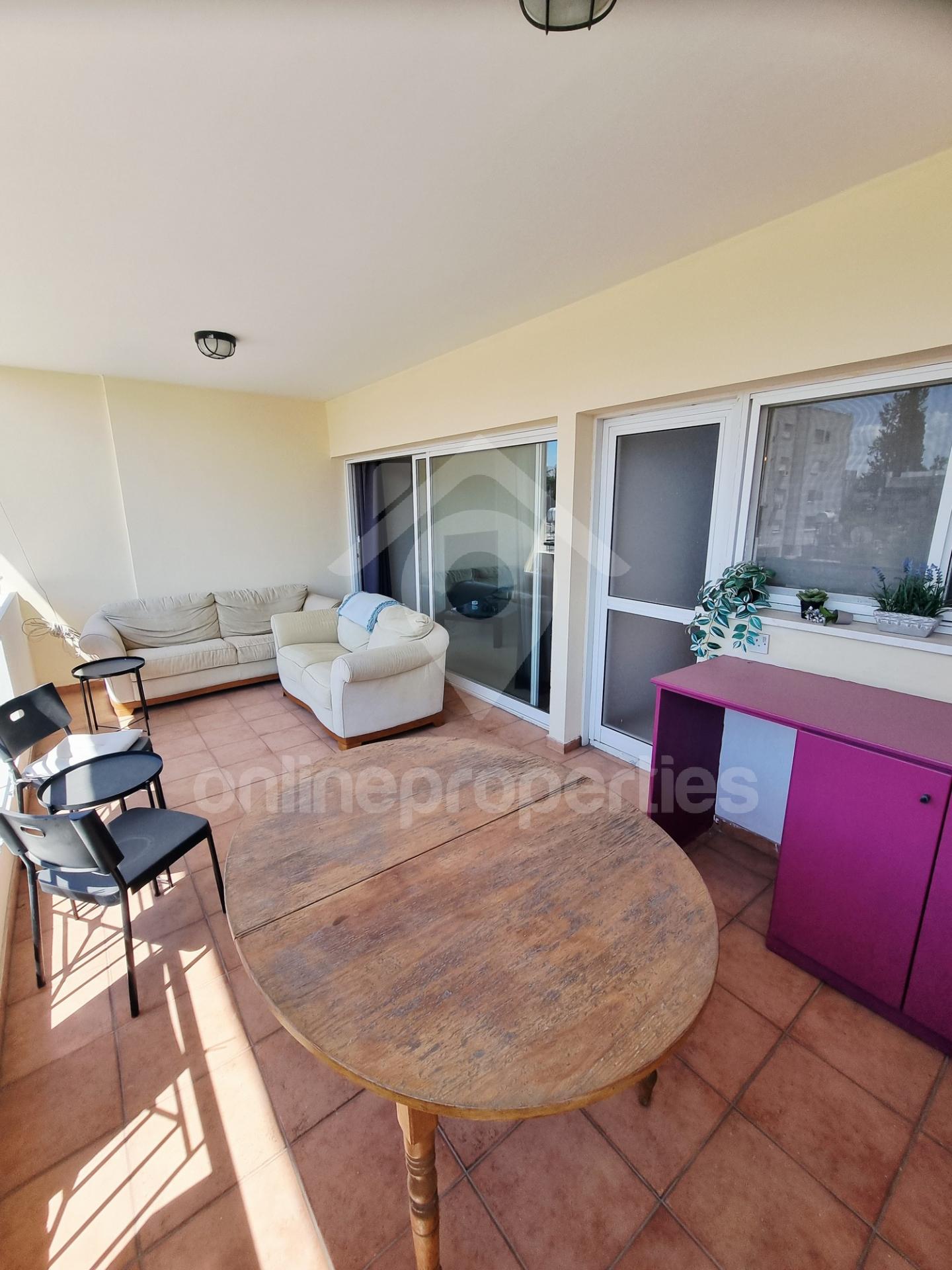 To change image, hover mouse over thumbnails below