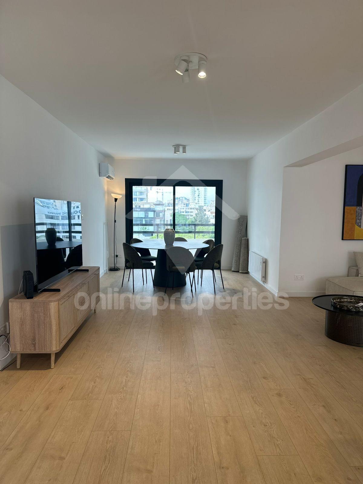 To change image, hover mouse over thumbnails below