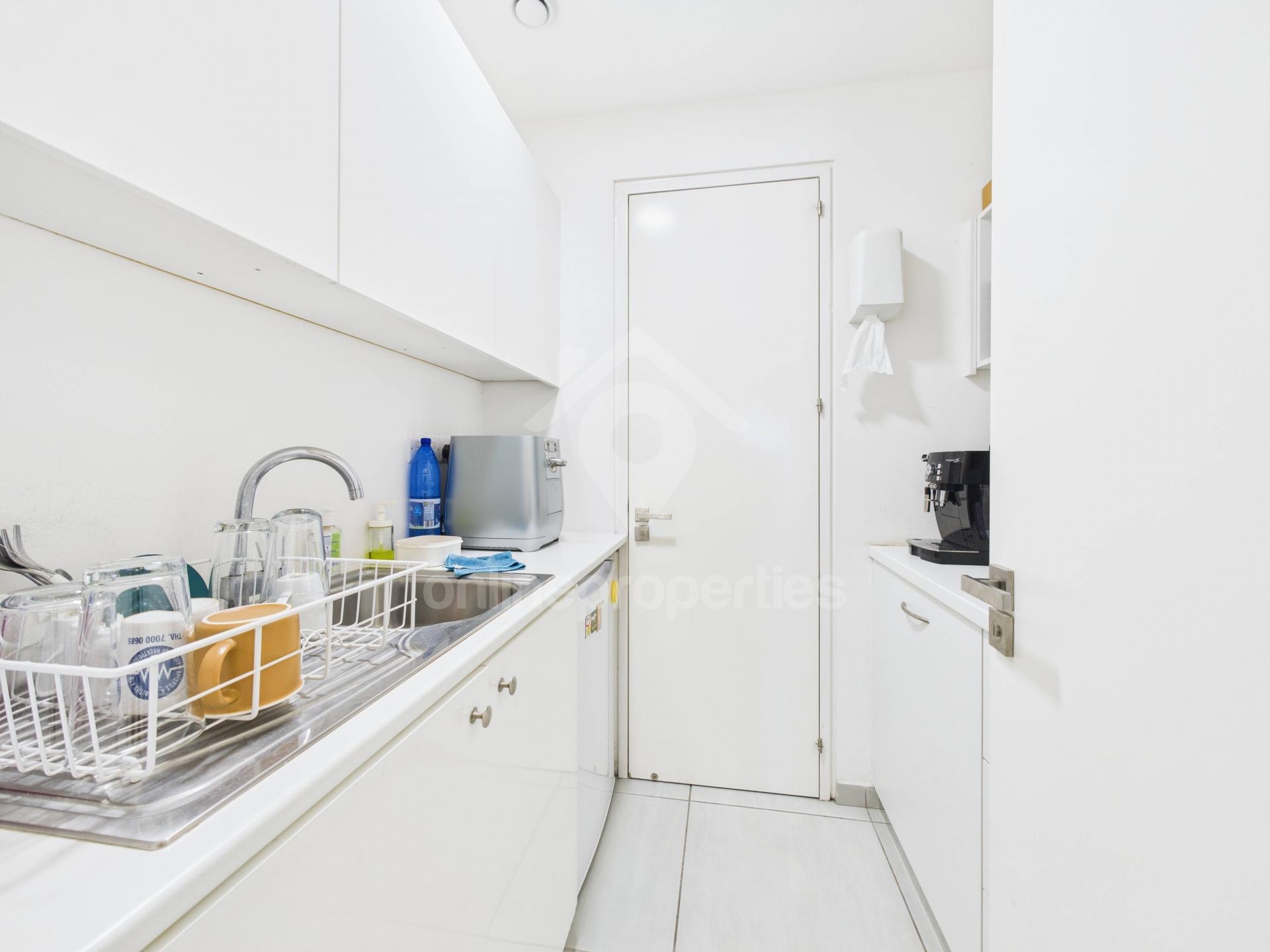 To change image, hover mouse over thumbnails below