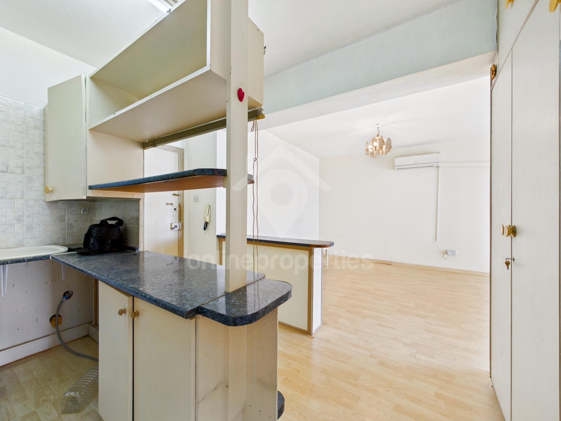 To change image, hover mouse over thumbnails below