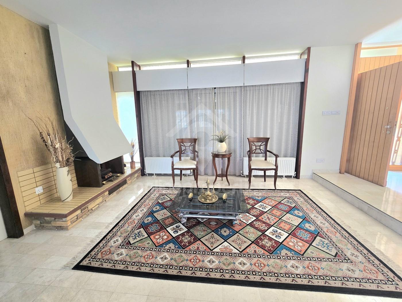 To change image, hover mouse over thumbnails below