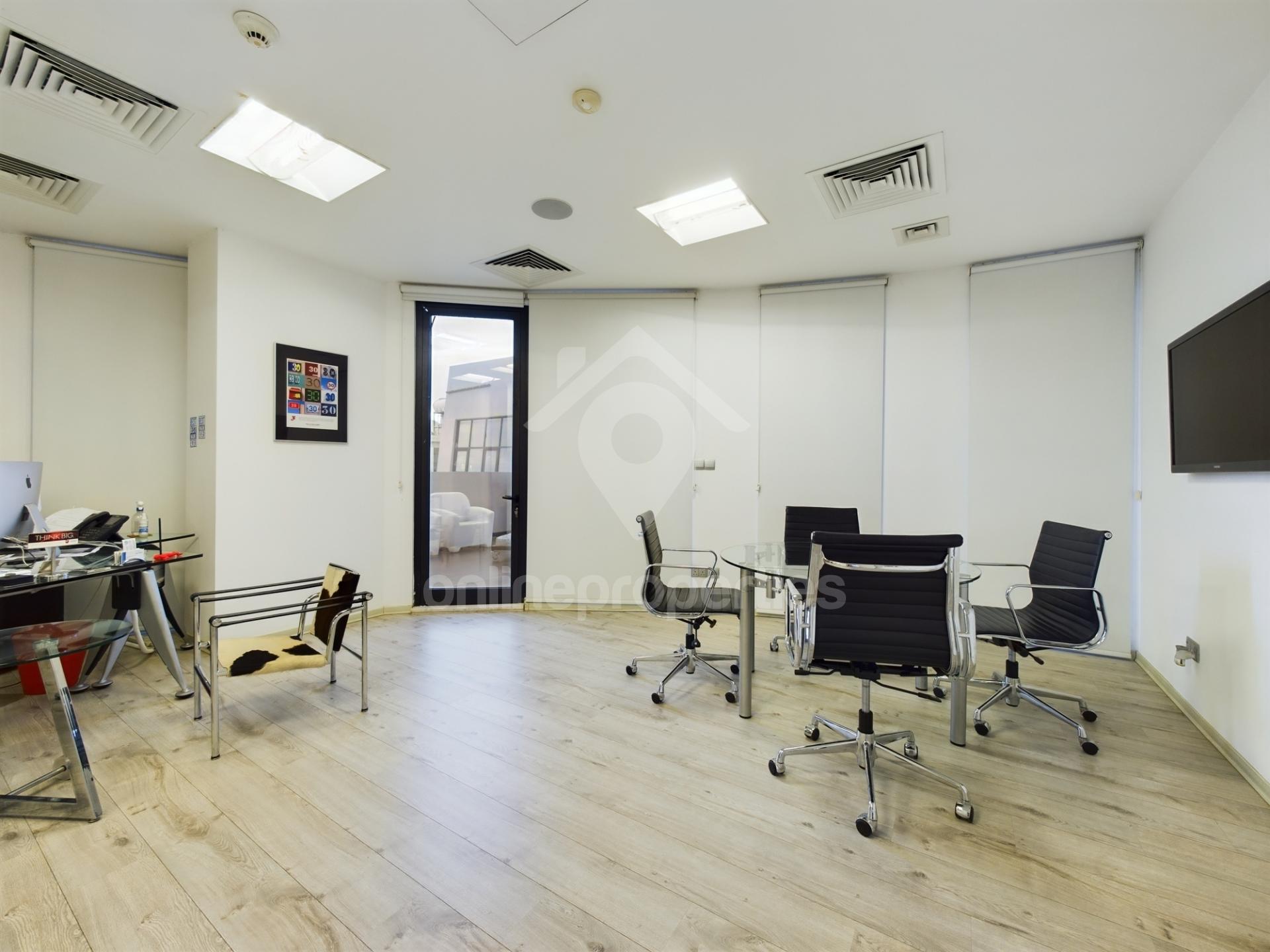 To change image, hover mouse over thumbnails below