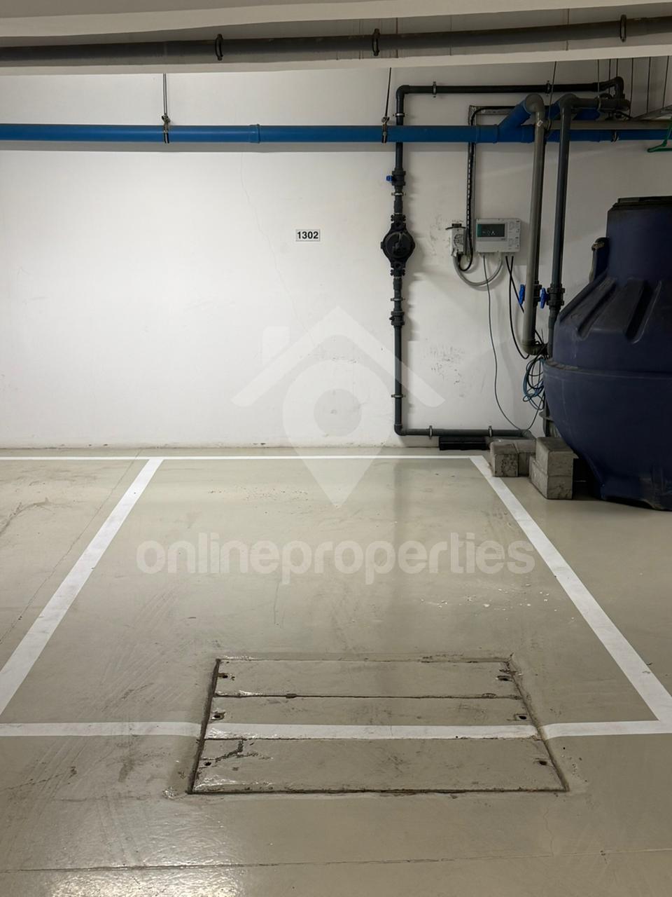 To change image, hover mouse over thumbnails below