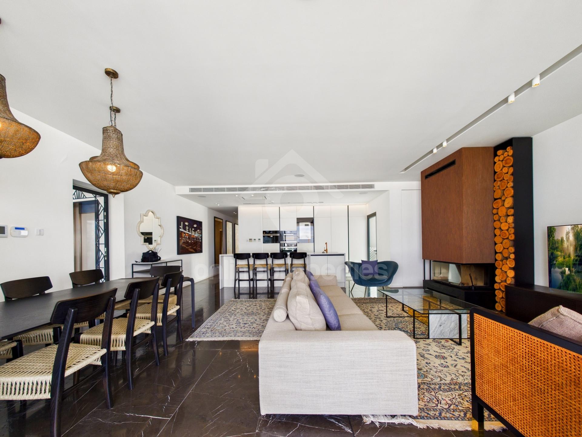 To change image, hover mouse over thumbnails below