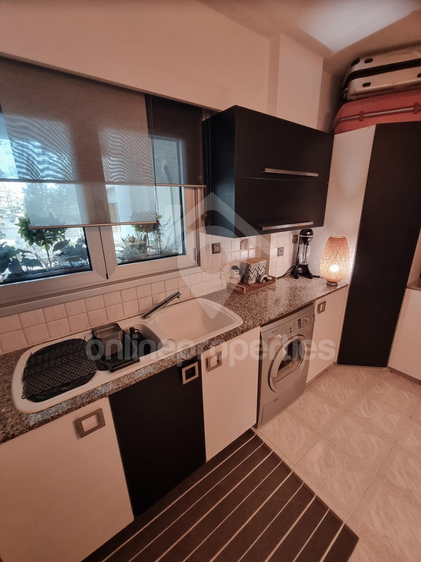 To change image, hover mouse over thumbnails below