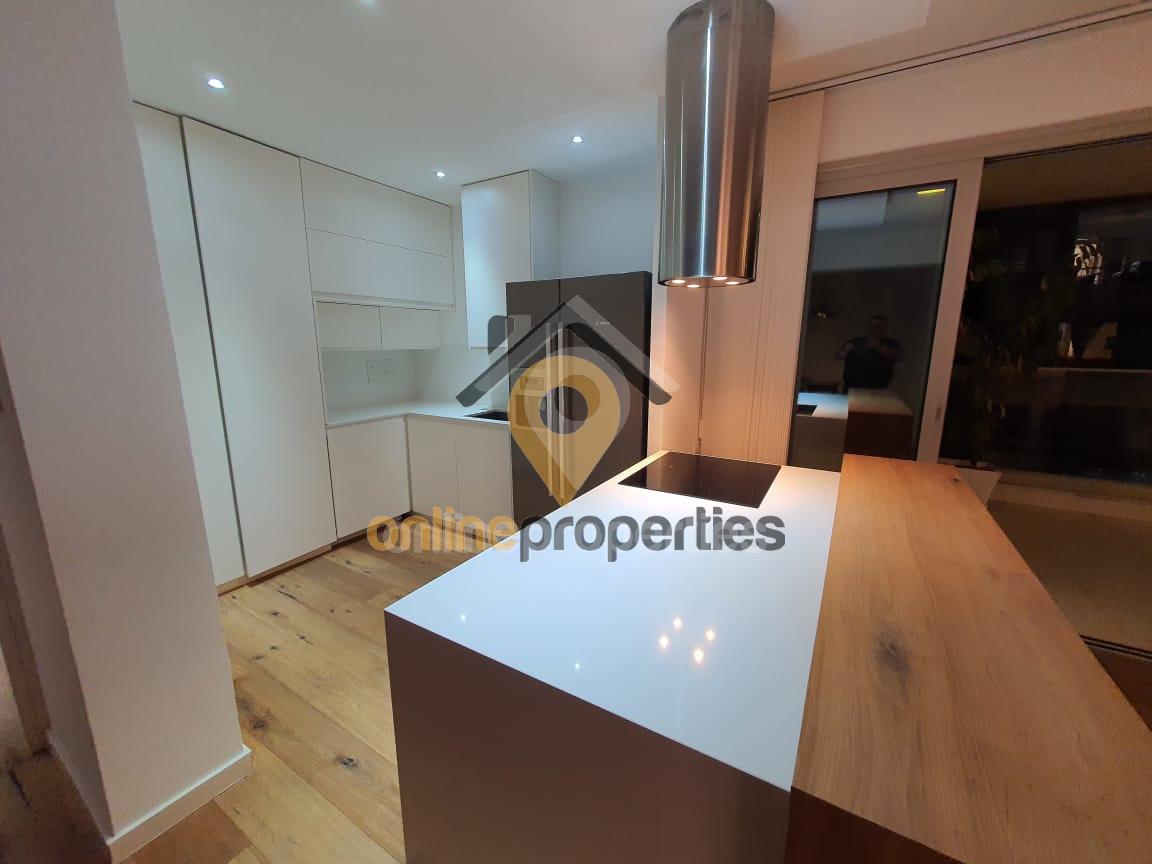 To change image, hover mouse over thumbnails below