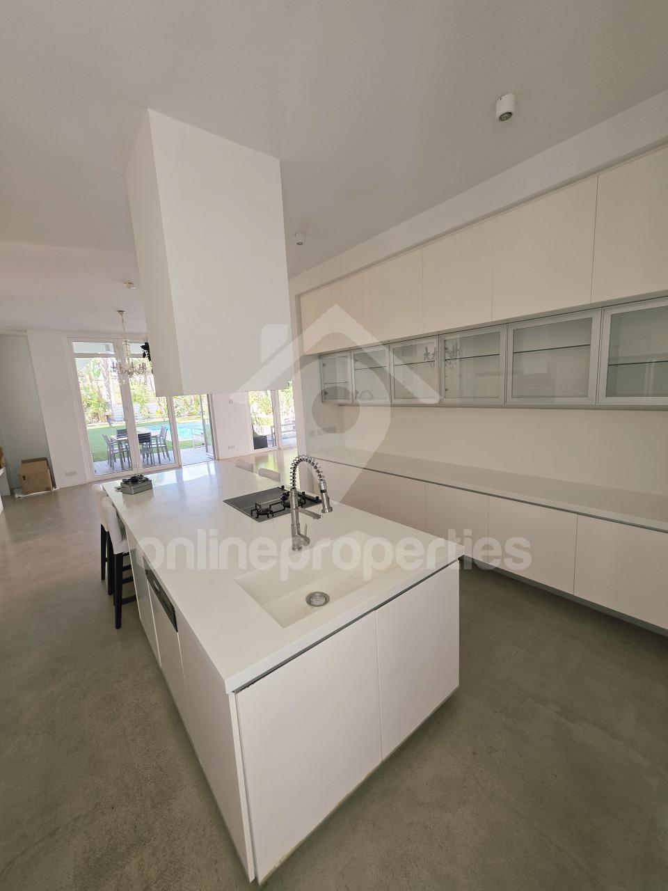 To change image, hover mouse over thumbnails below