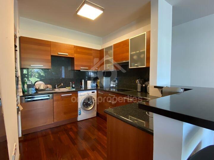 To change image, hover mouse over thumbnails below