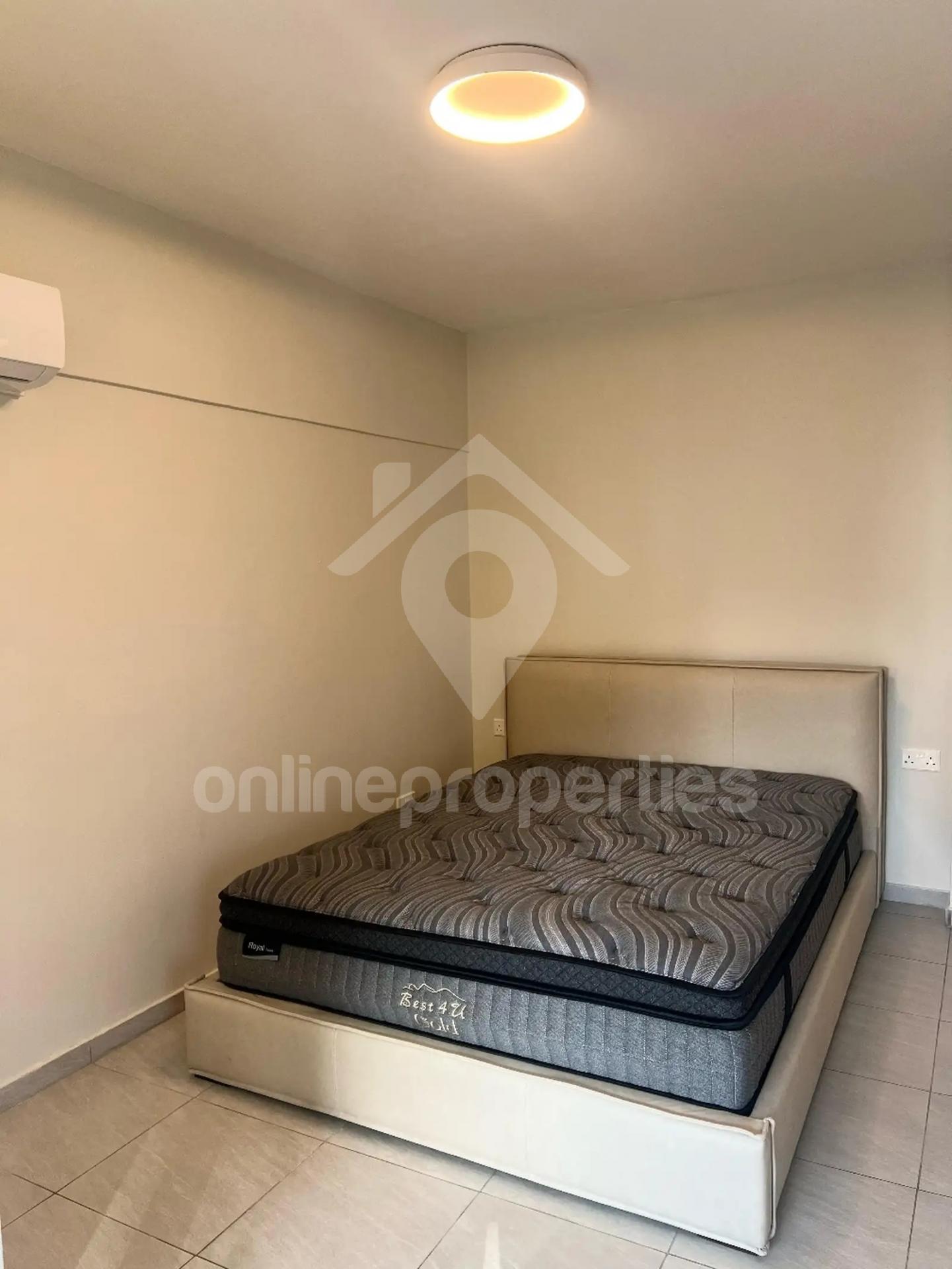 To change image, hover mouse over thumbnails below