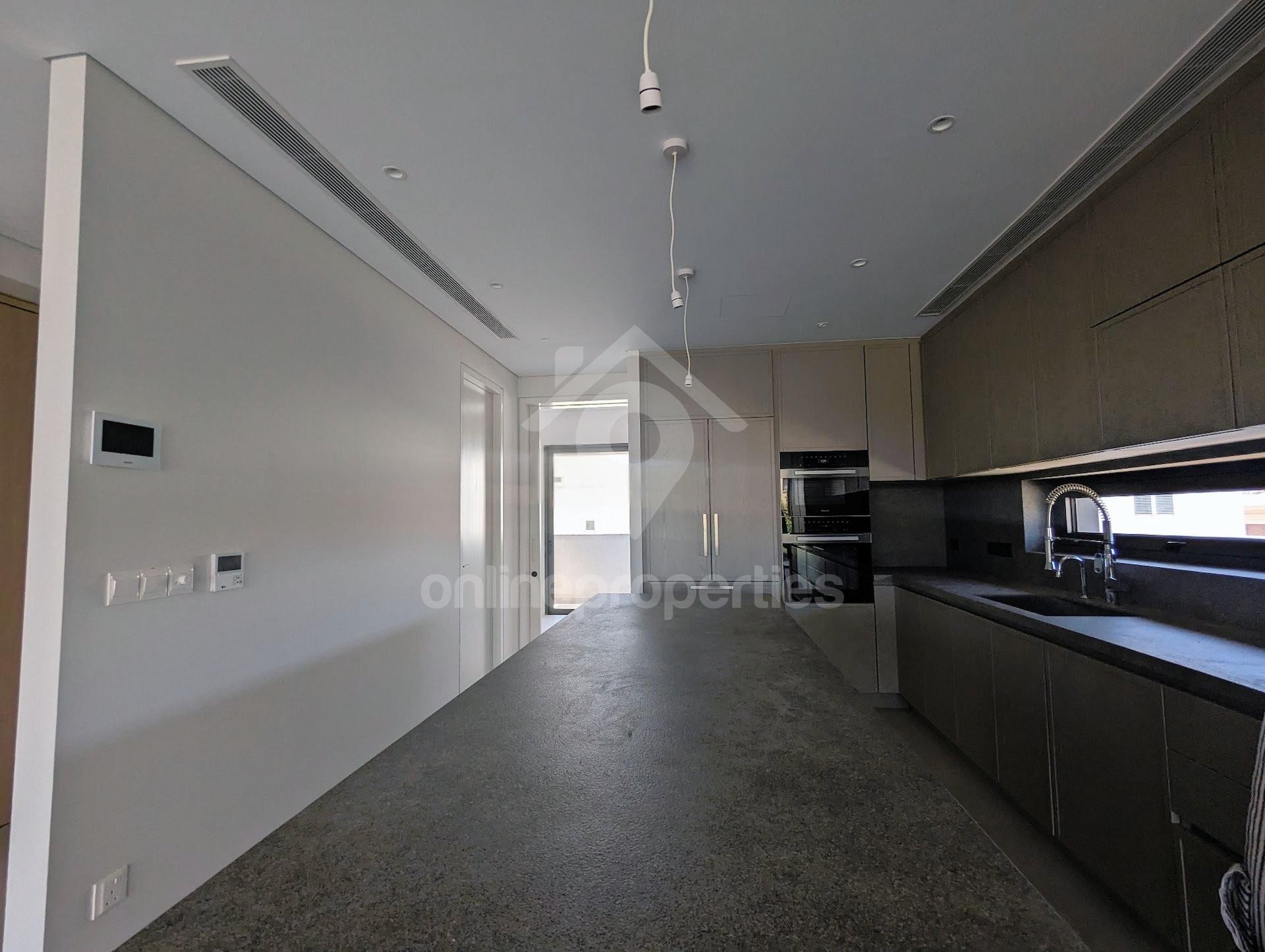 To change image, hover mouse over thumbnails below