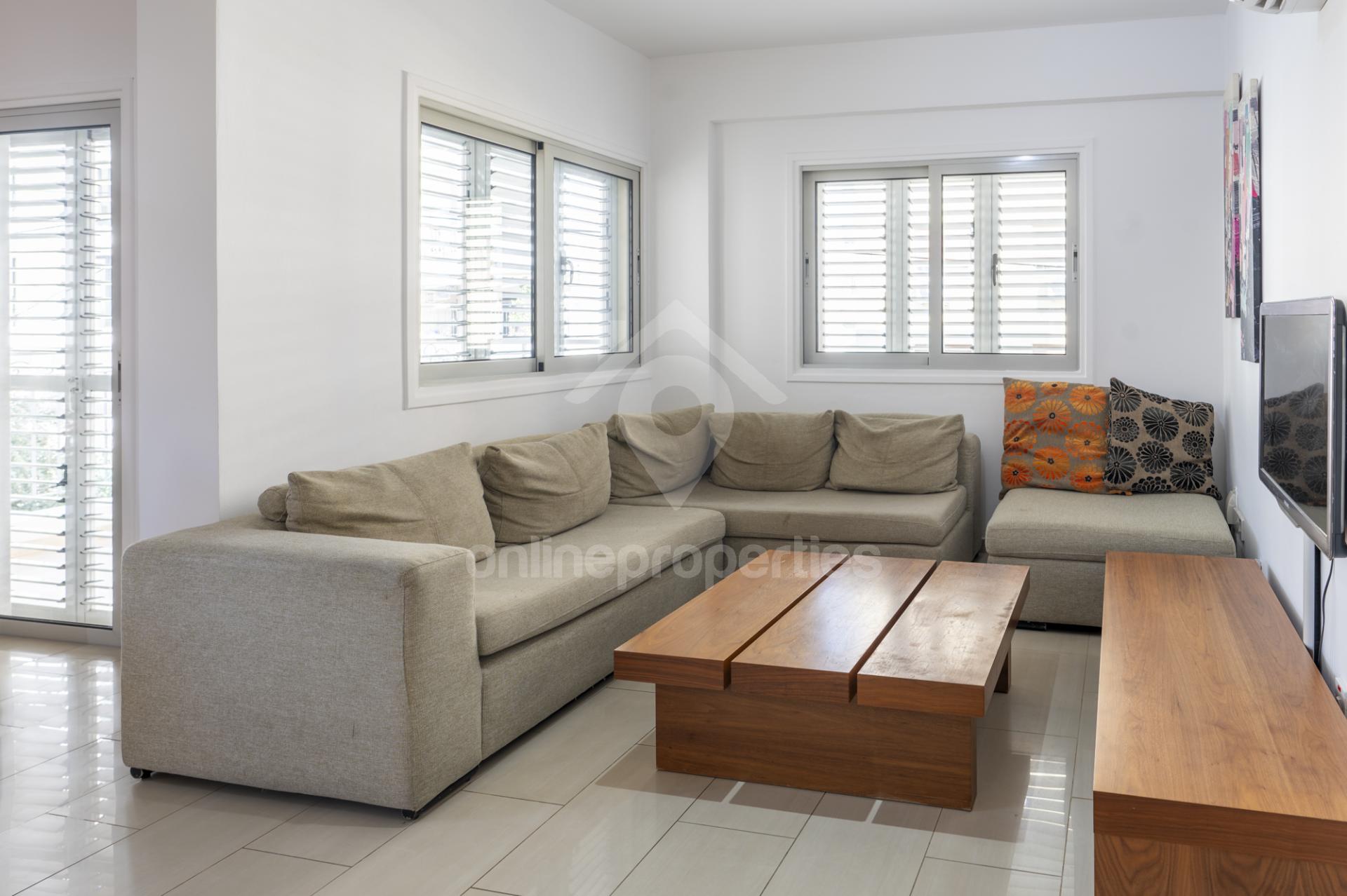 To change image, hover mouse over thumbnails below