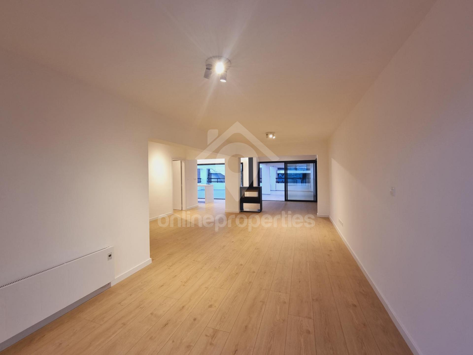 To change image, hover mouse over thumbnails below