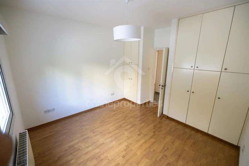 To change image, hover mouse over thumbnails below