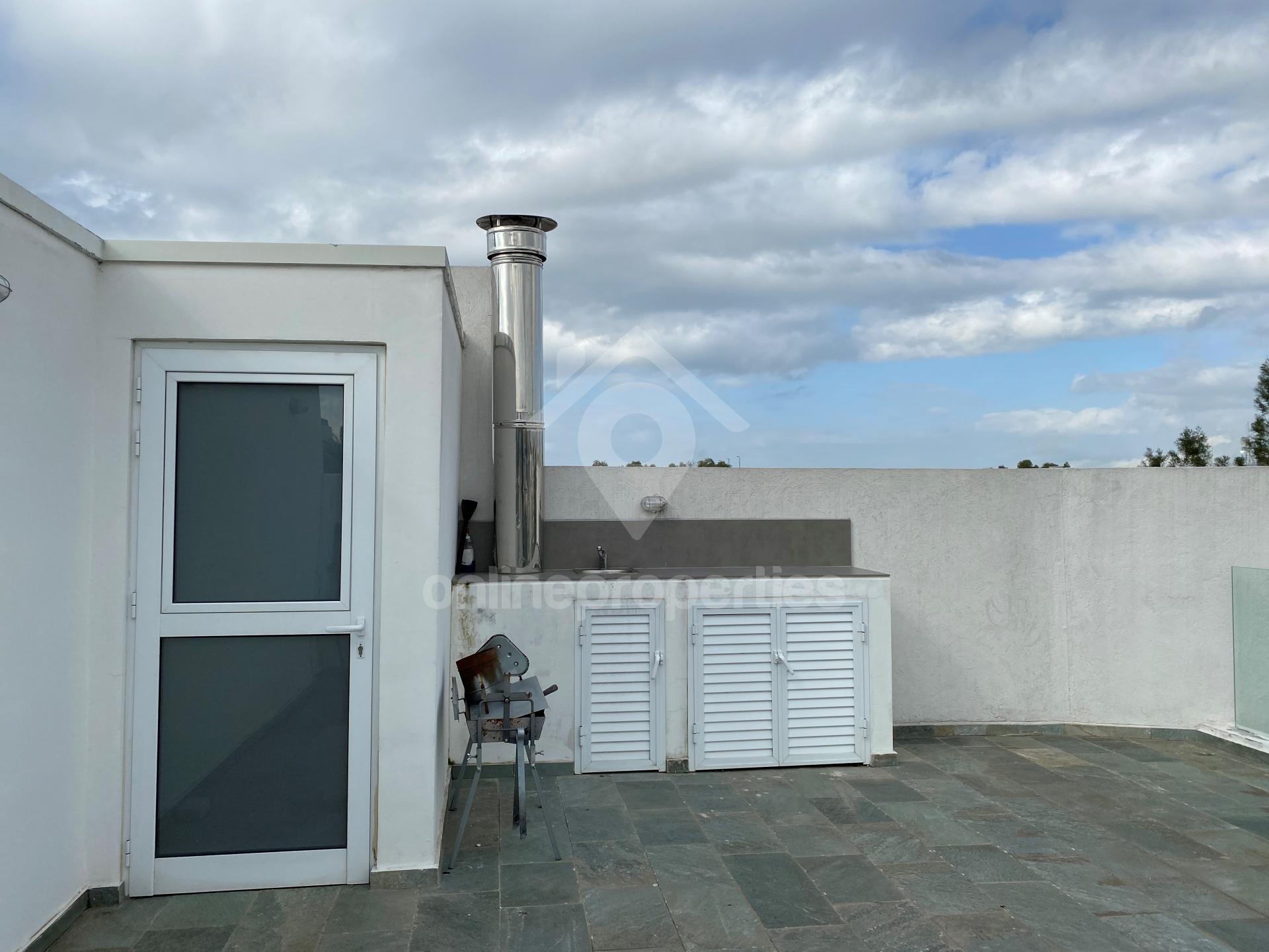 To change image, hover mouse over thumbnails below