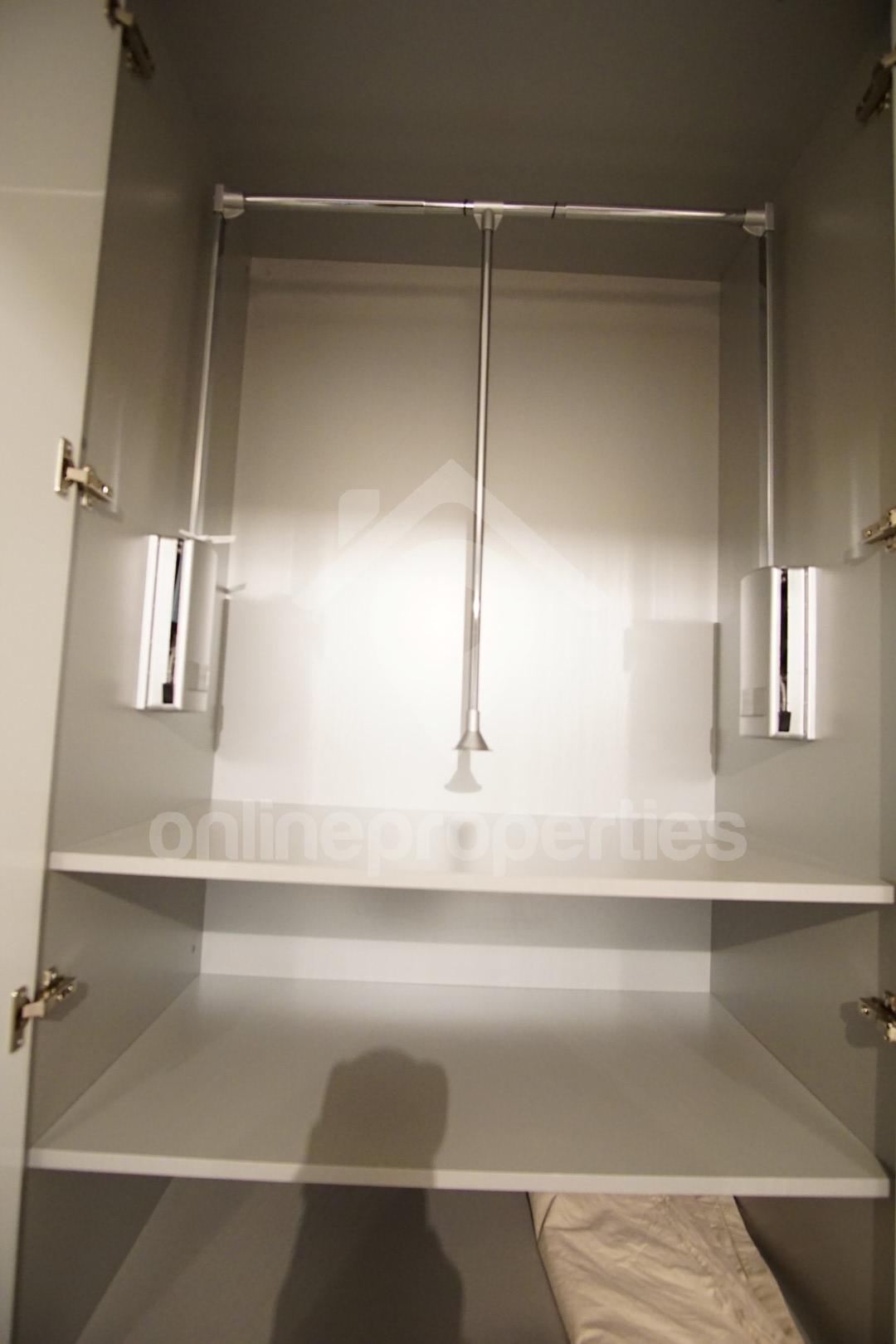 To change image, hover mouse over thumbnails below