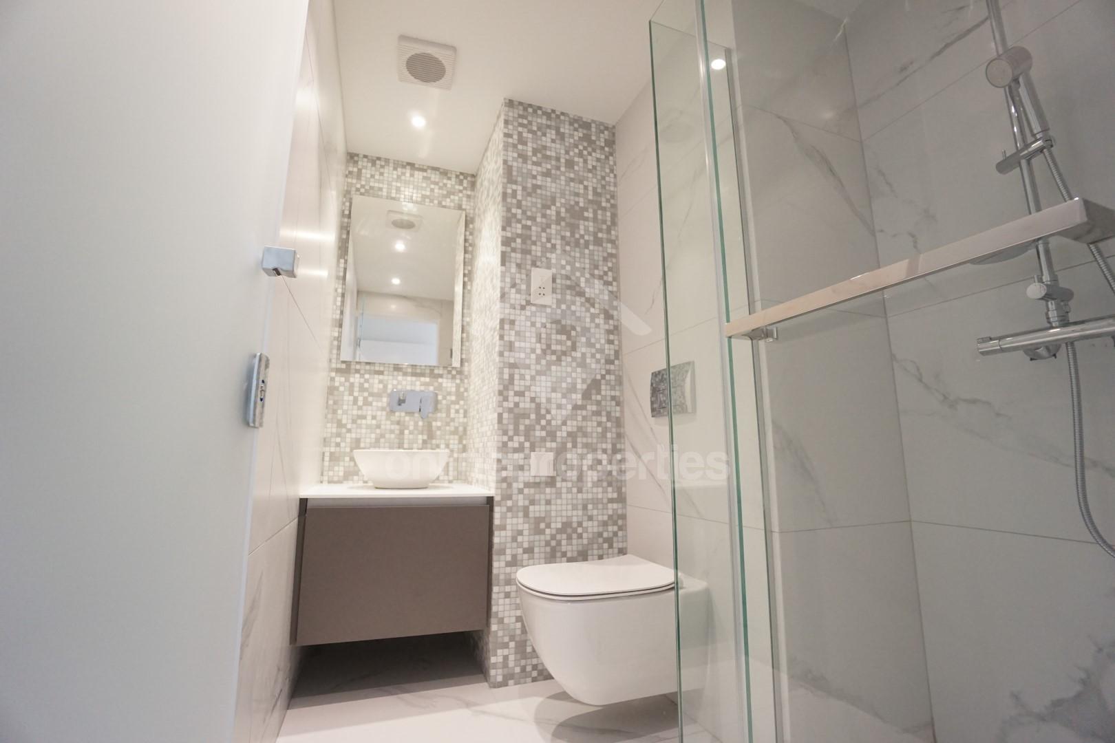 To change image, hover mouse over thumbnails below