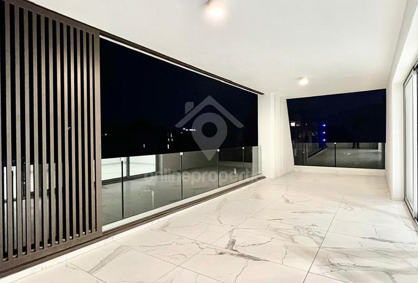 To change image, hover mouse over thumbnails below