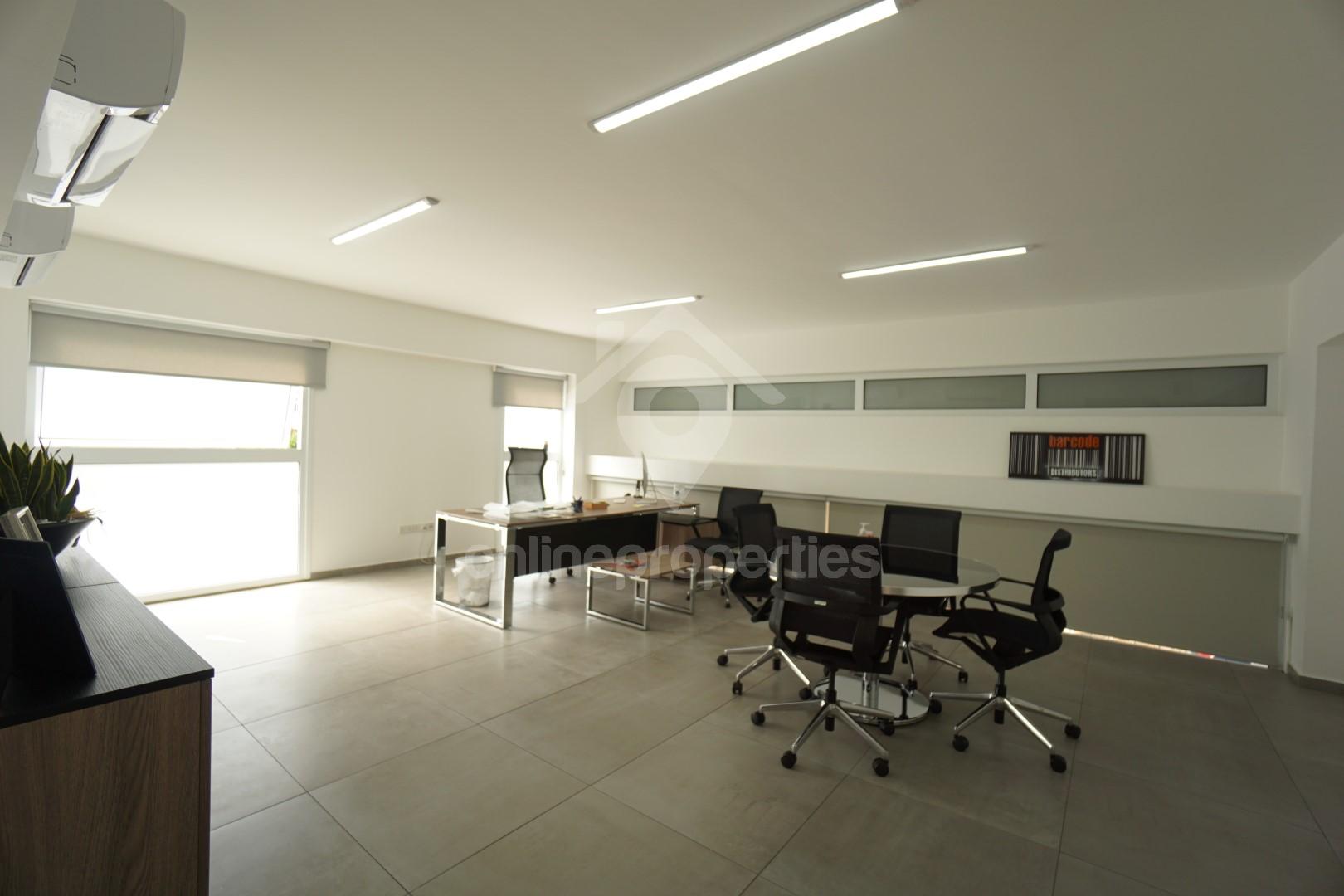 To change image, hover mouse over thumbnails below