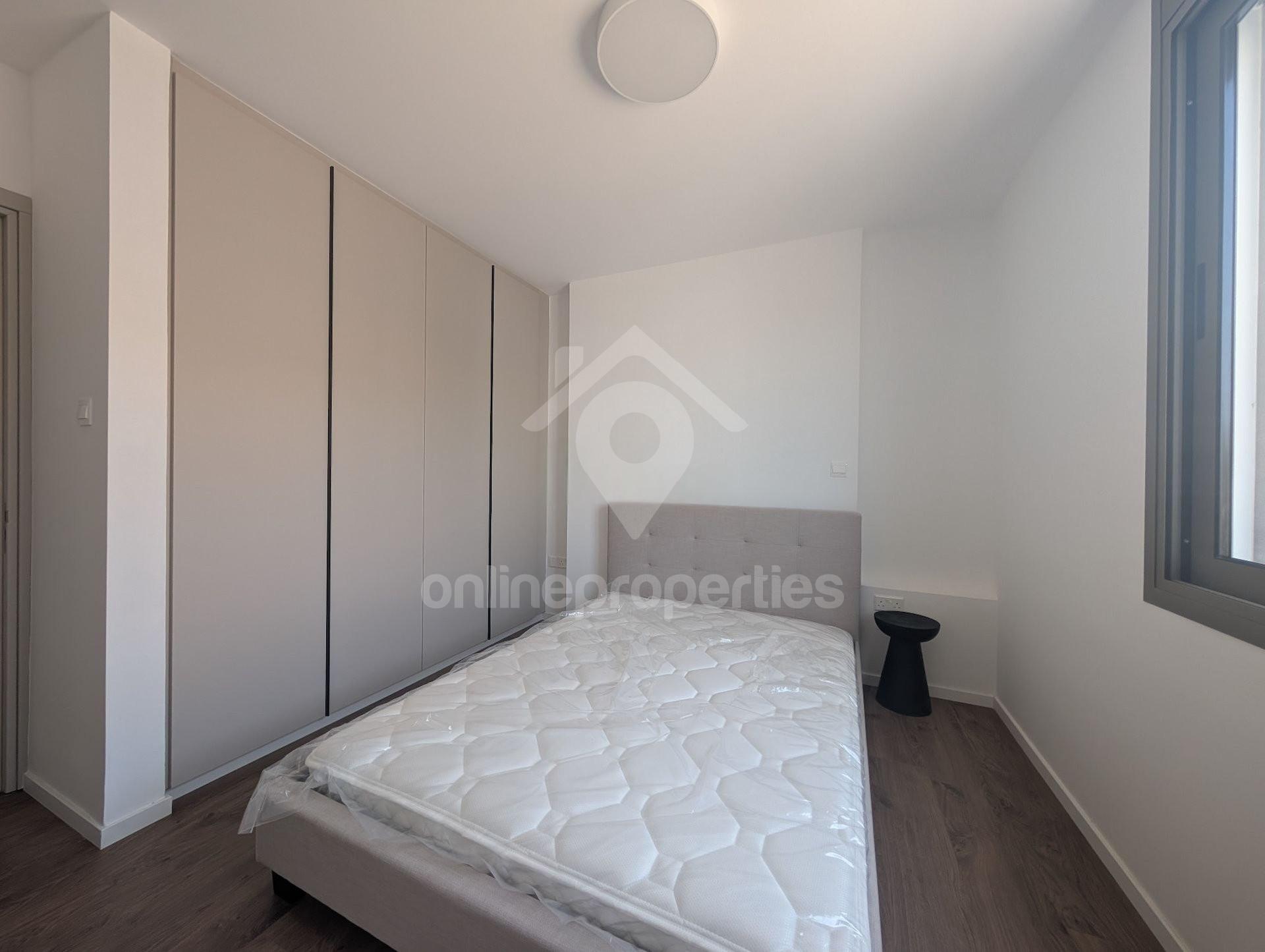 To change image, hover mouse over thumbnails below