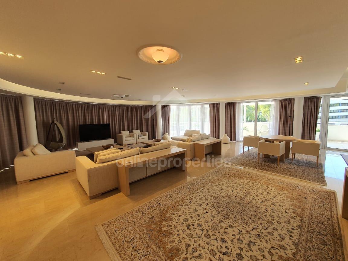 To change image, hover mouse over thumbnails below