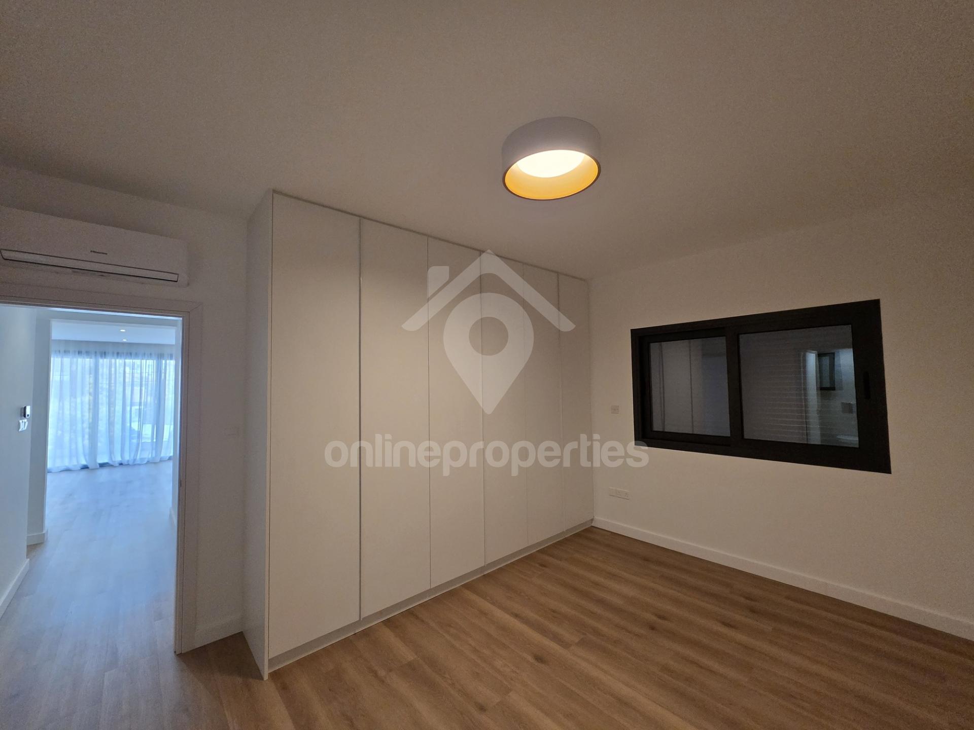 To change image, hover mouse over thumbnails below