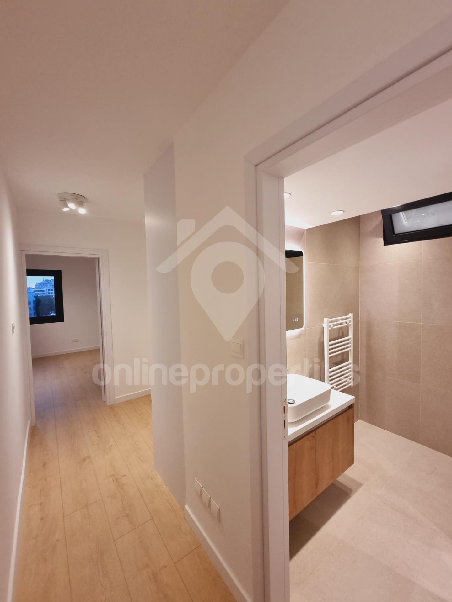 To change image, hover mouse over thumbnails below