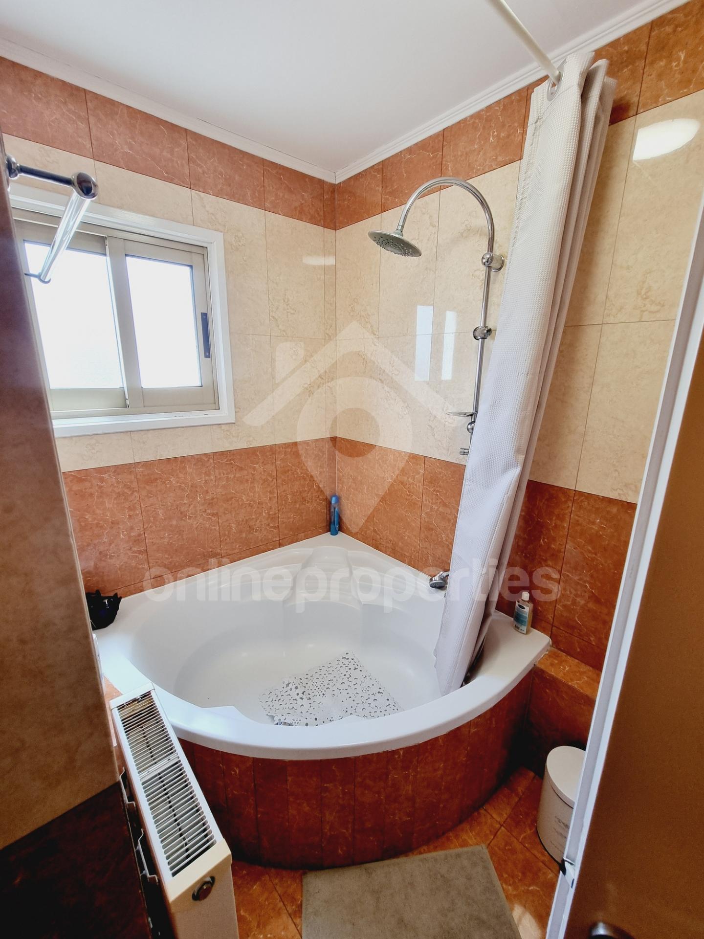 To change image, hover mouse over thumbnails below