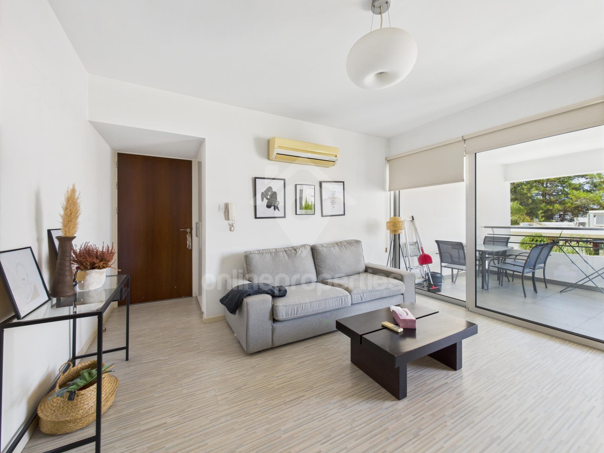 To change image, hover mouse over thumbnails below