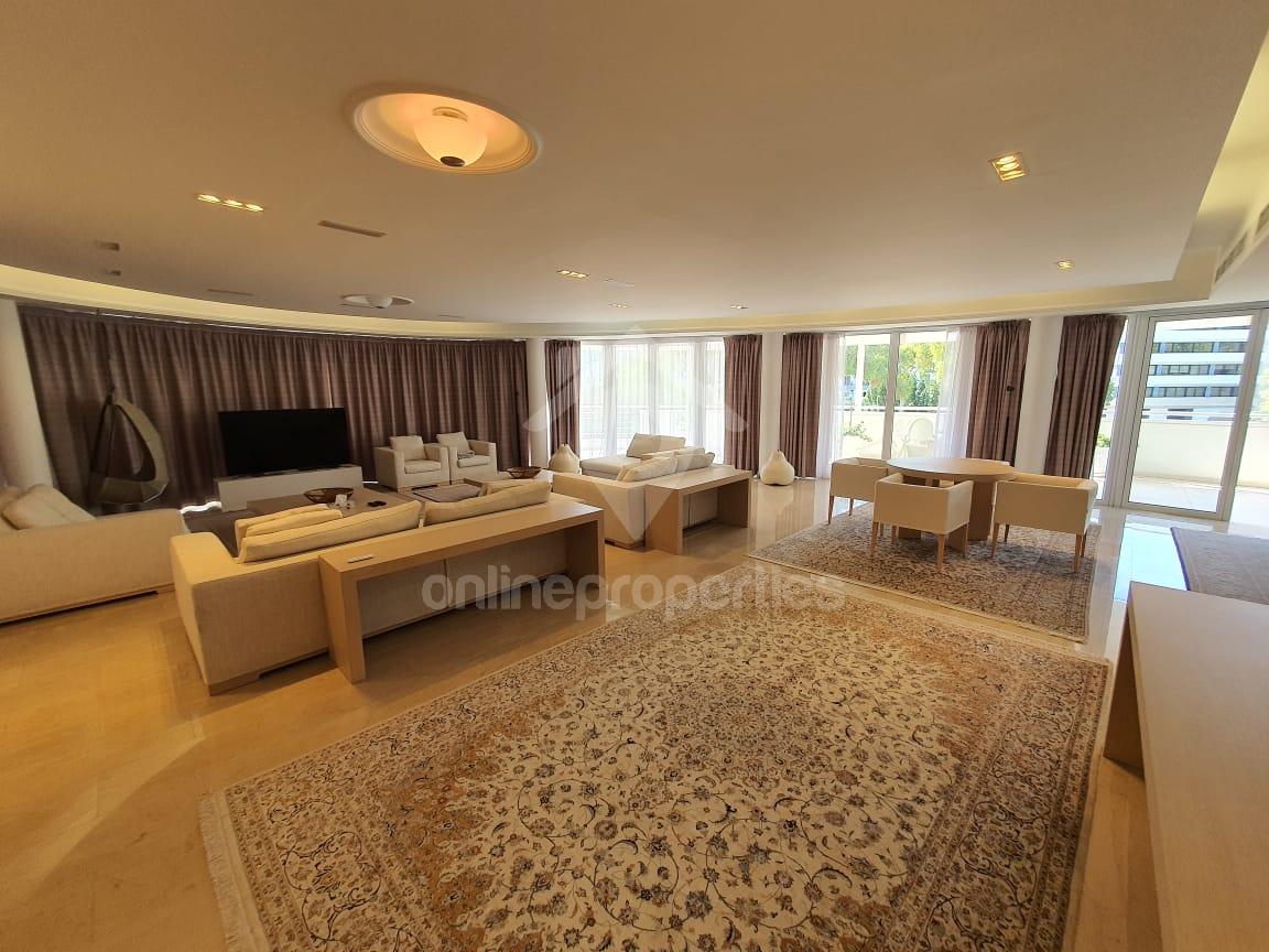 To change image, hover mouse over thumbnails below