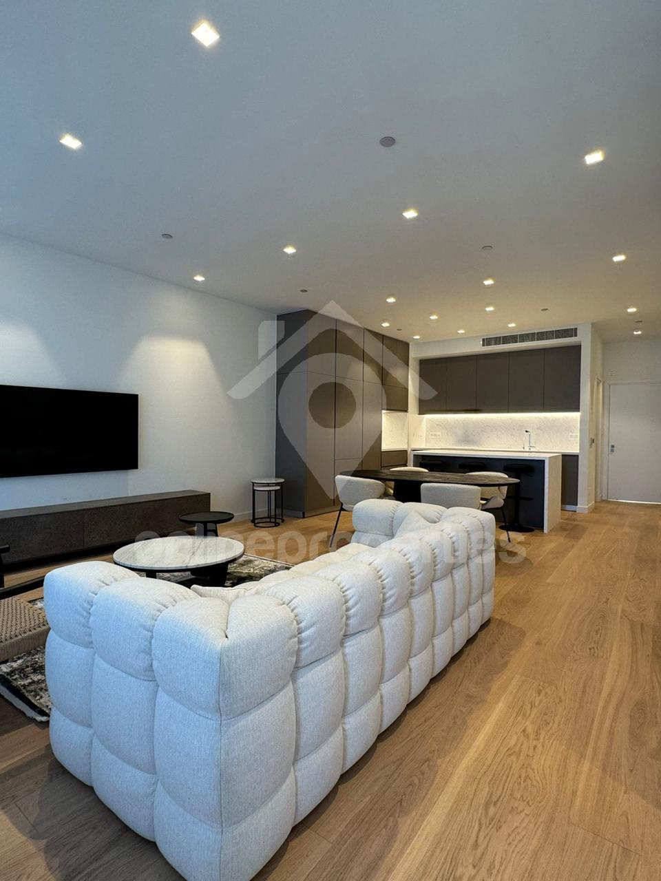 To change image, hover mouse over thumbnails below