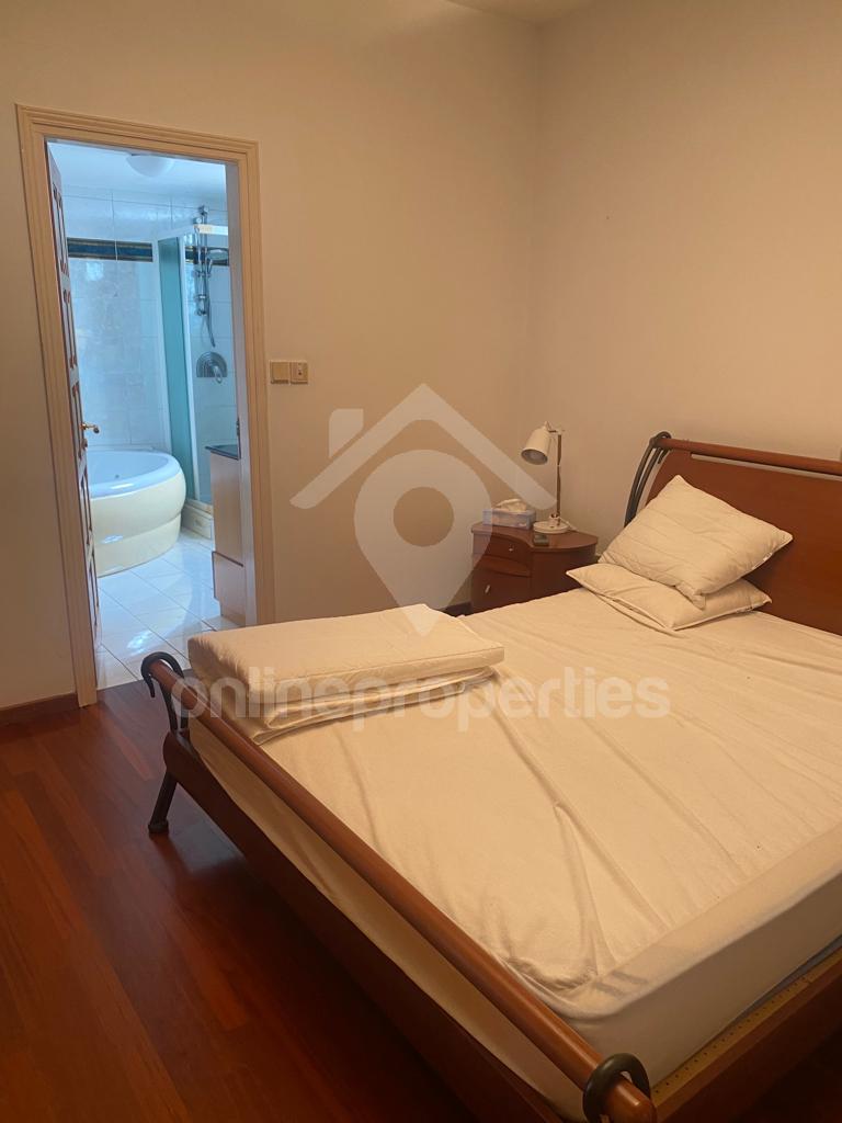 To change image, hover mouse over thumbnails below