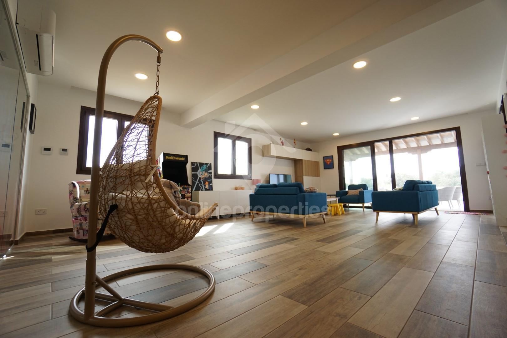 To change image, hover mouse over thumbnails below