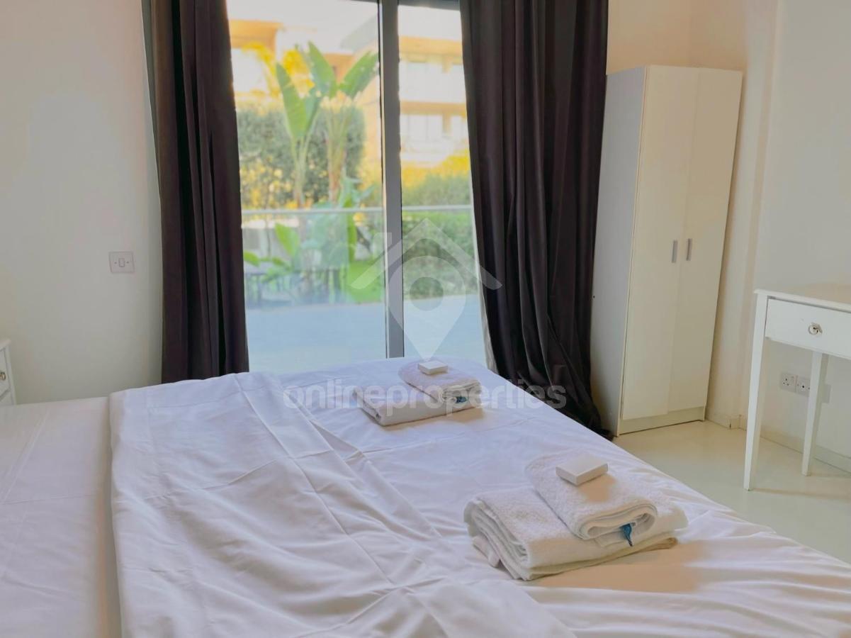 To change image, hover mouse over thumbnails below