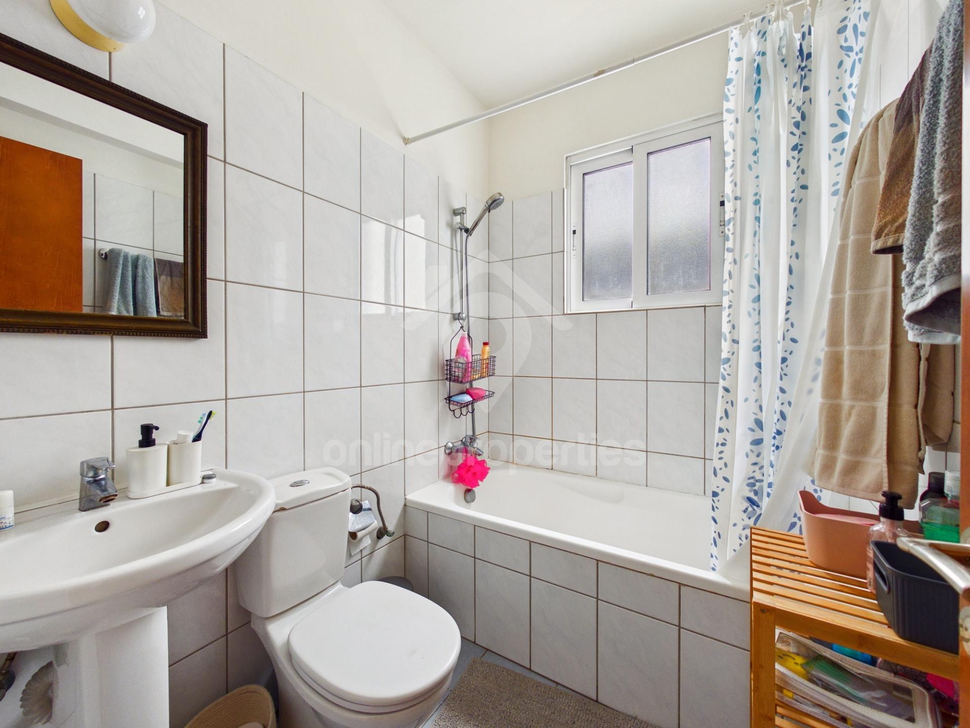 To change image, hover mouse over thumbnails below