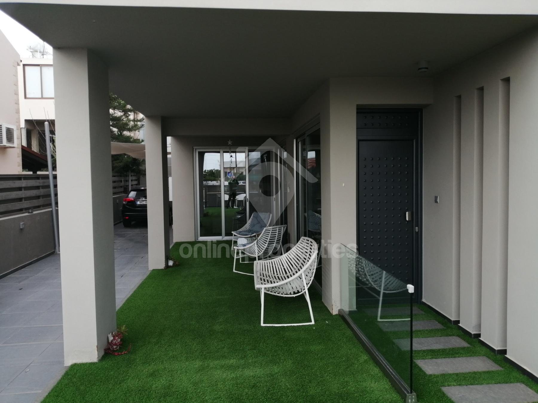 To change image, hover mouse over thumbnails below