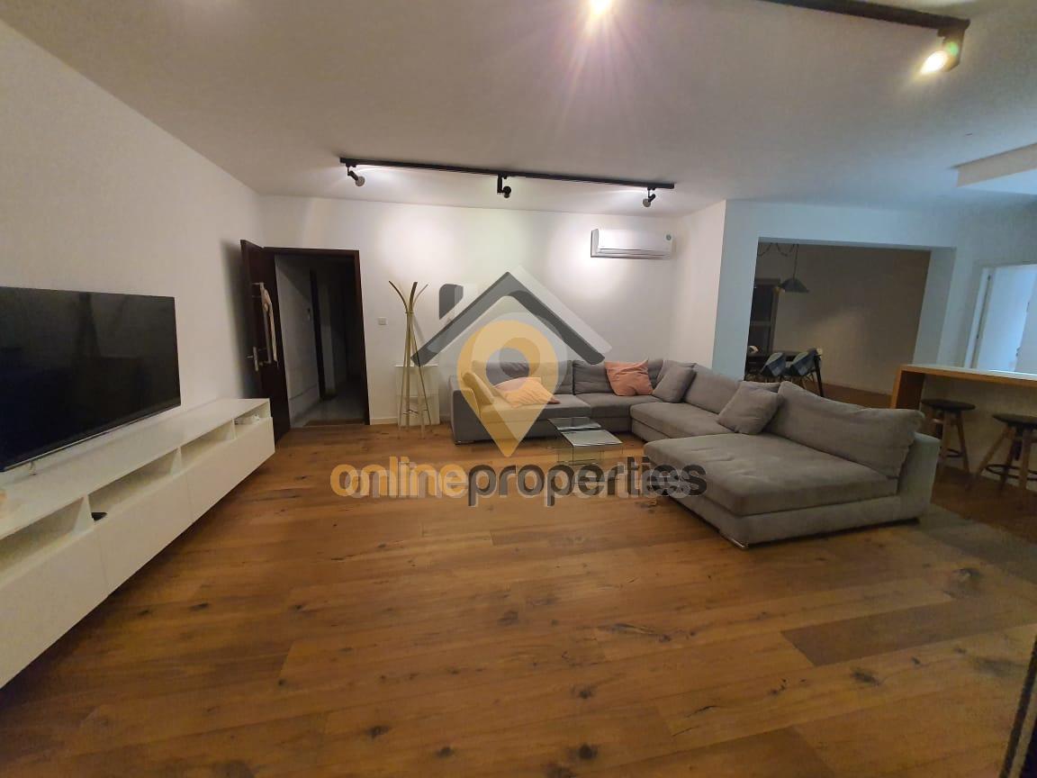 To change image, hover mouse over thumbnails below