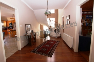 To change image, hover mouse over thumbnails below